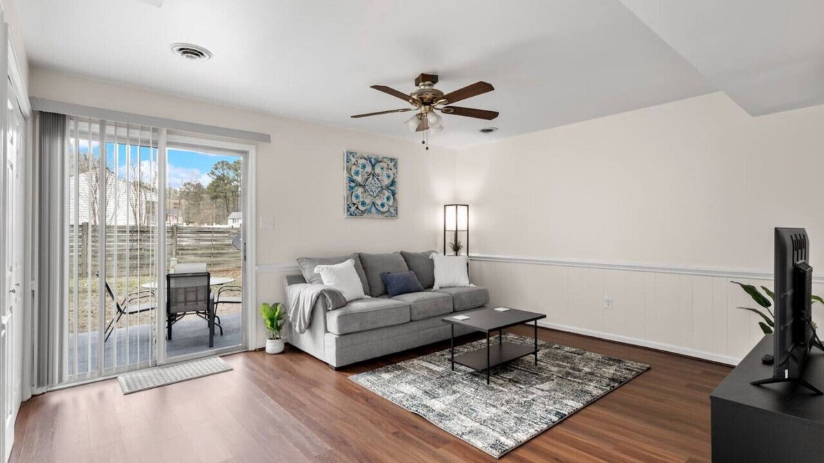 Hopewell House | Inviting Retreat: Spacious 2 BR 1.5 Bath Townhouse