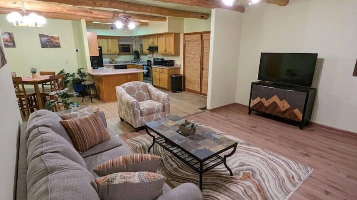 Walsenburg House | Inviting & Spacious~ Balcony~Propane Fire Pit~BBQ