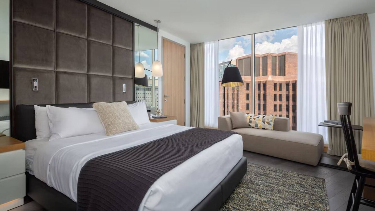 Logan Square Hotel | Inviting Suite Ideal for Executive Explorers, Near Philadelphia Museum of Art