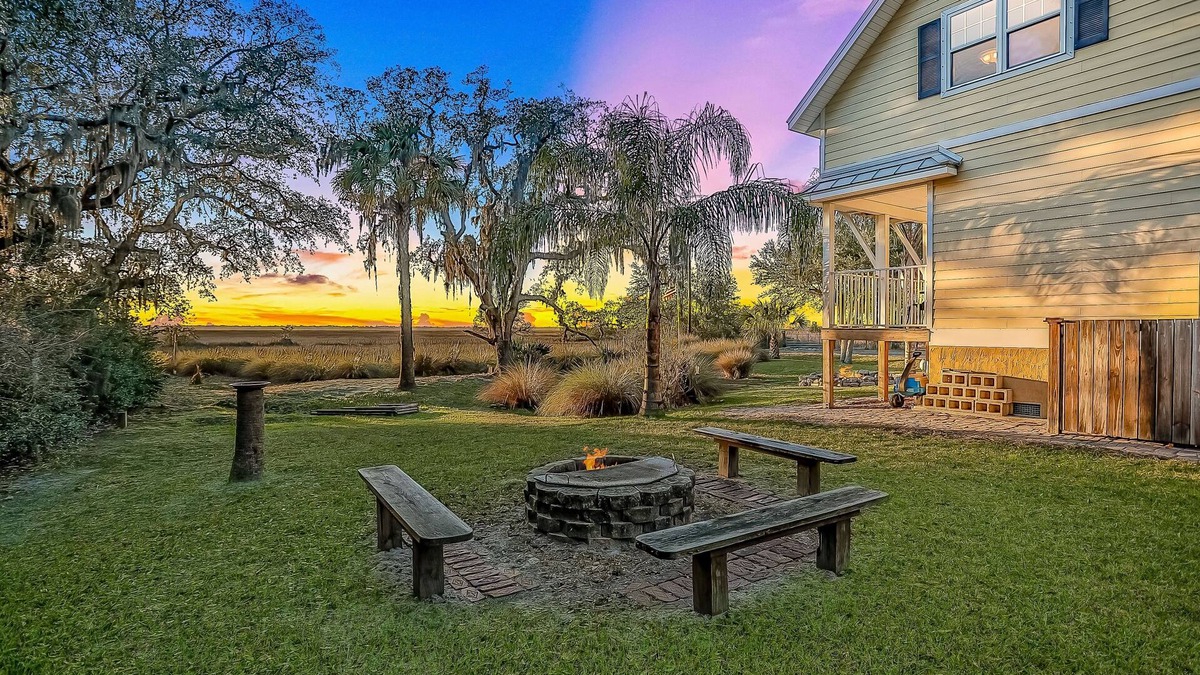 Fernandina Beach Cottage | Inviting waterfront cottage w separate garage apartment and stunning marsh view