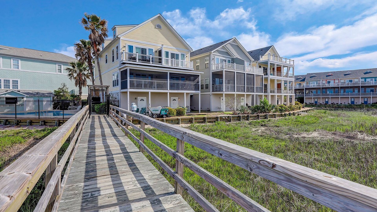 Waters Edge House | Inviting waterfront townhouse with beach access, balcony, W/D, pool & dock