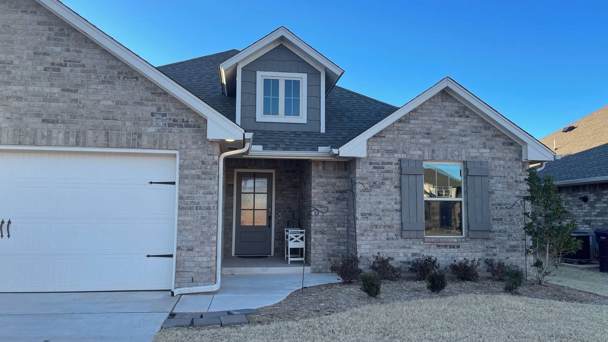 Edmond House | Inviting, well equipped, sleeps 8 + comfortably w/access to Edmond/OKC in mins.