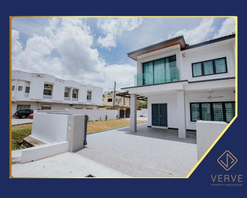 Taman Lapangan Terbang House | Ipoh Mansion House 25 by Verve