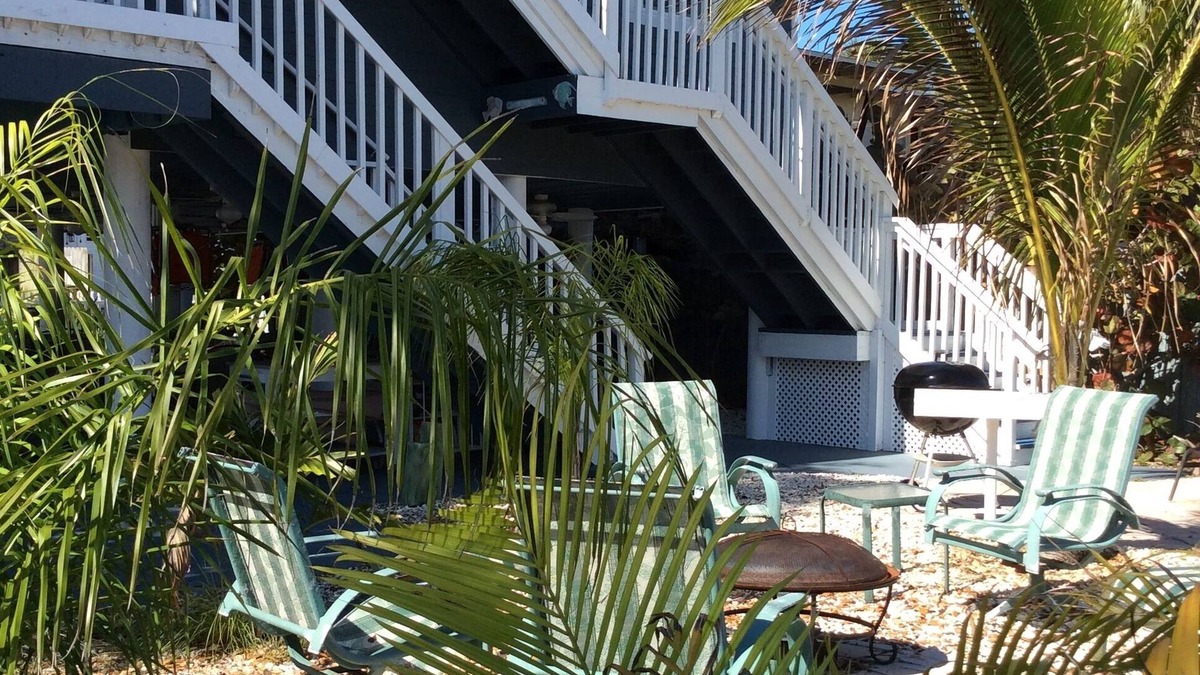 Independence Square Condo | IRB Island Cottages Upper Cottage 300 Gulf blvd. Indian Rocks Beach FL