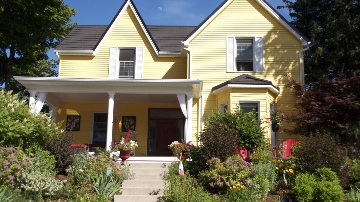 Georgetown House | Iris's Place, Georgetown 1st floor Apartment, close to train station to Toronto