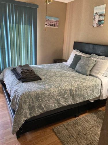 Poinciana House | Irises House - private room in home