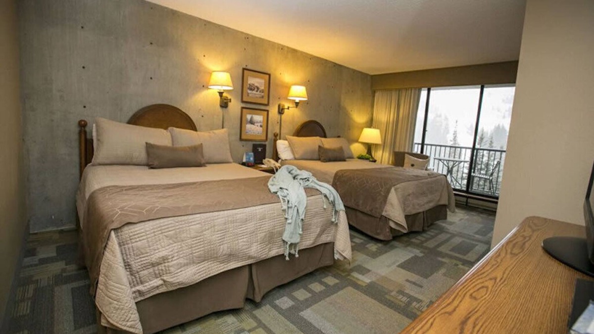 Salt Lake Mountain Resorts Hotel | Iron Blosam steps away from skiing/boarding! Unit 602 Avail Jan. 10-17, 2026