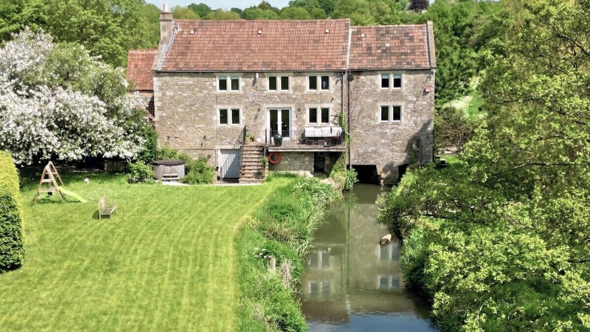 Frome House | Iron Mill House - Riverside Hot Tub - Frome