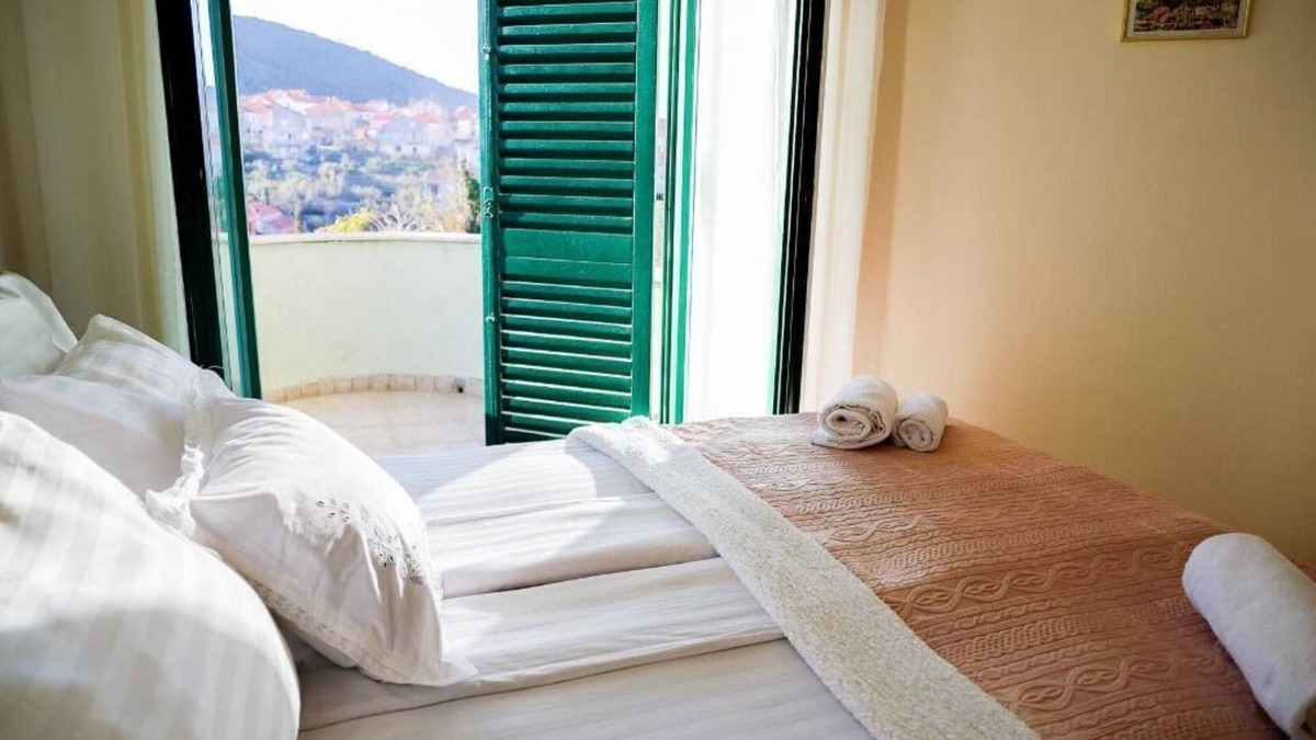 Kali House | Island Apartment Tina with Sea Sight Balcony and Pool!