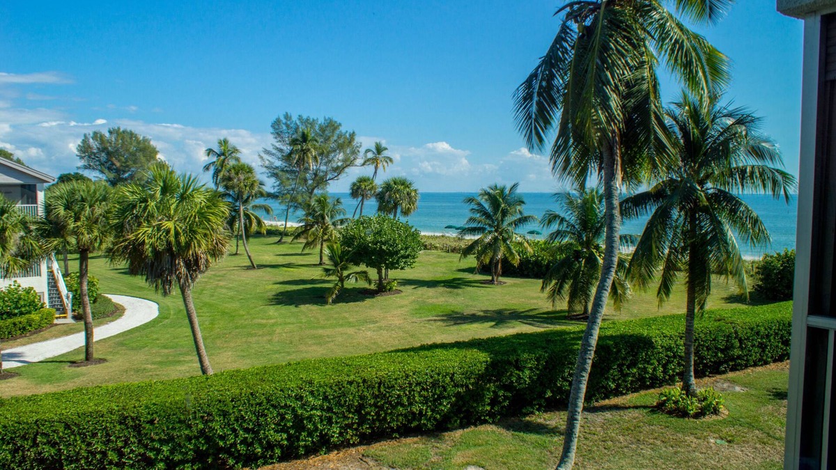 Sanibel Condo | Island Beach Club #330E is a 2/2 vacation rental on Sanibel Island!