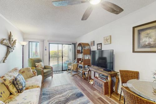 Atlantic Beach Apartment | Island Beach & Racquet Club B109