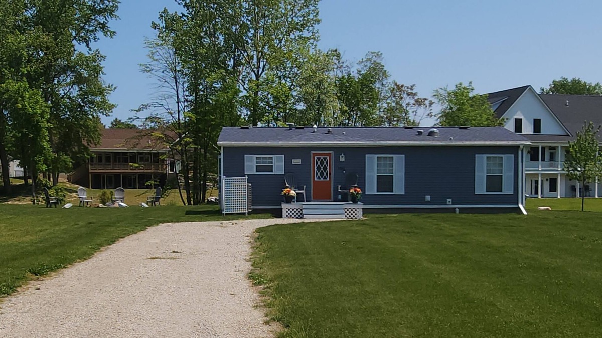 Caseville Cottage | Island Cottage close to everything in downtown Caseville!