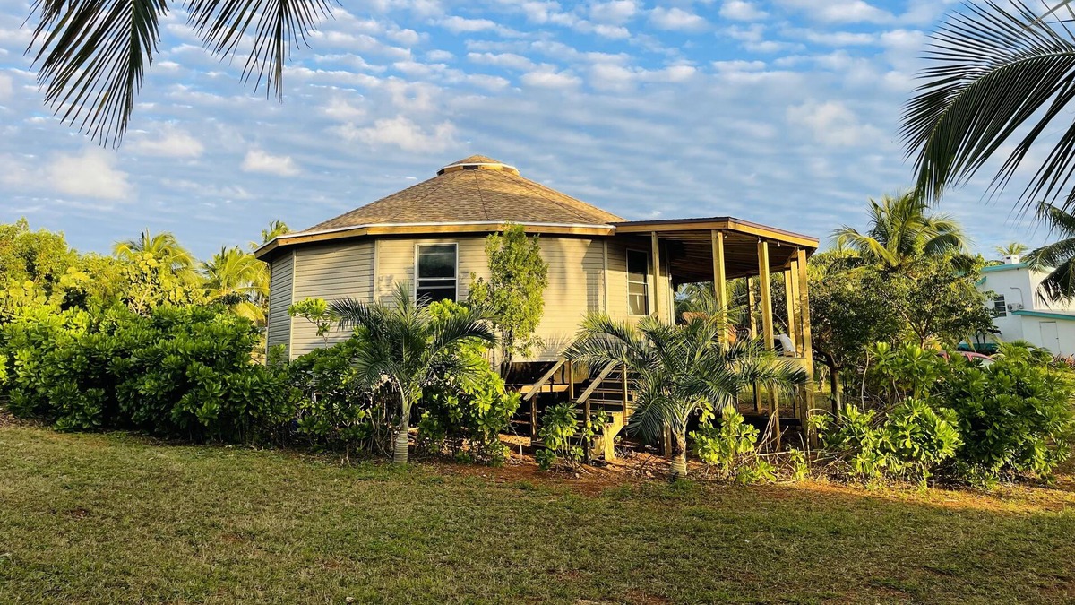 Gregory Town House | Island Cottage in Oleander Gardens
