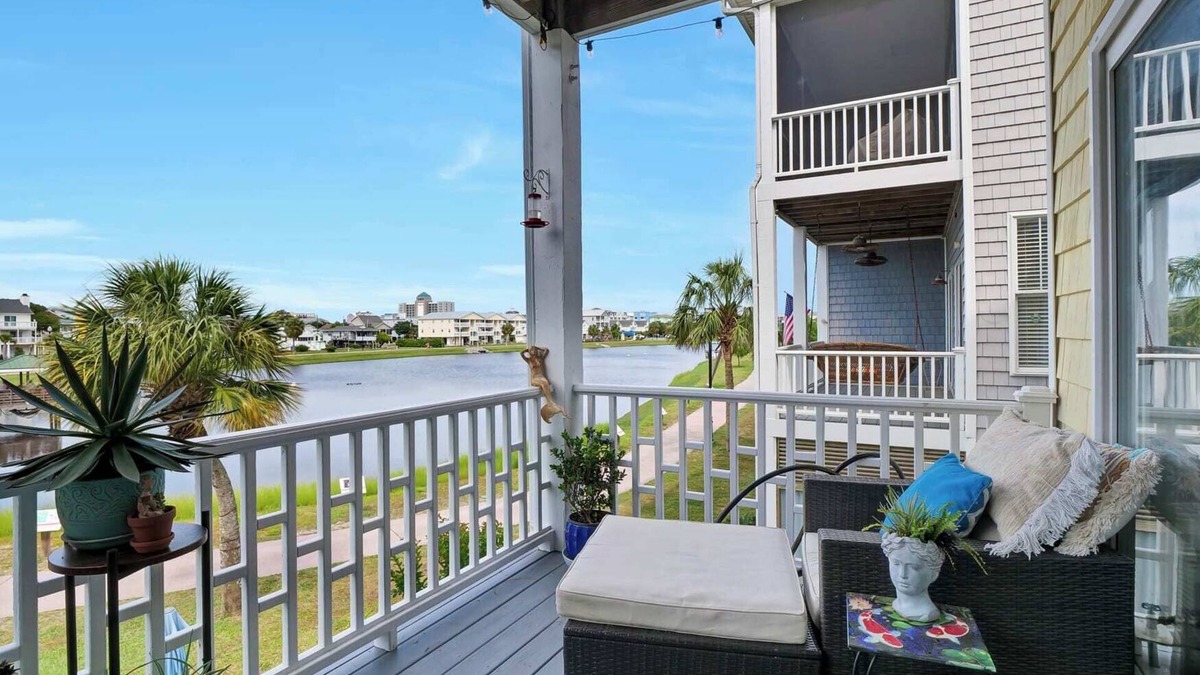 North Carolina Coast House | Island Dreams, Pet Friendly at the CB Lake