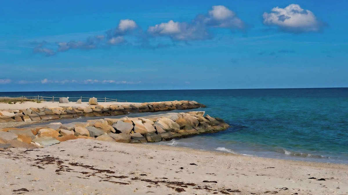 Oak Bluffs Apartment | Island Inn - Queen Studio - 22F - Dog-friendly - Oak Bluffs, MA