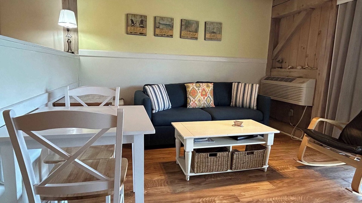 Oak Bluffs Condo | Island Inn - Residential Suite - 32G - Dog-freindly - Oak Bluffs, MA