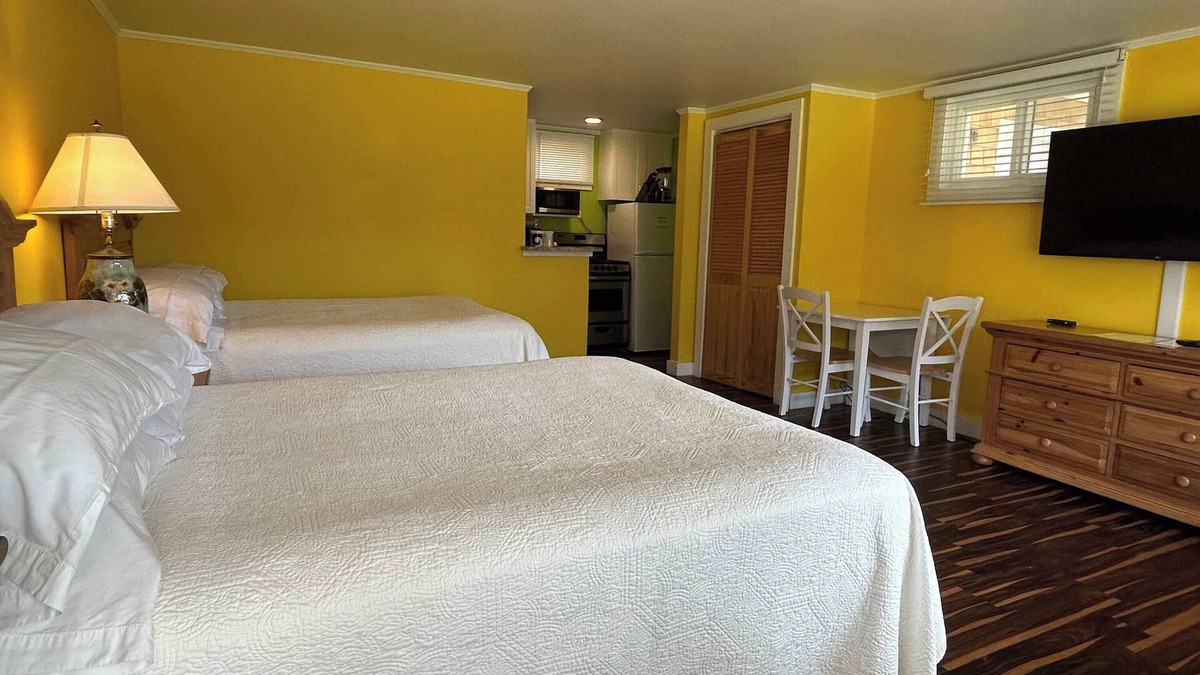 Oak Bluffs Apartment | Island Inn - Studio Suite - 11D - Dog-friendly - Oak Bluffs, MA