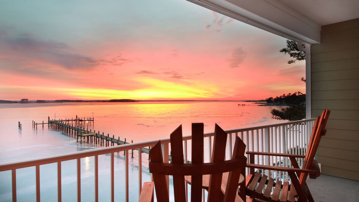 Piney Point Hotel | Island Inn & Suites, an Ascend Collection Hotel