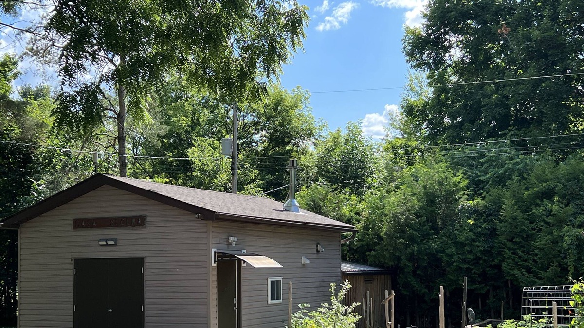 Orangeville House | Island Lake Guest House