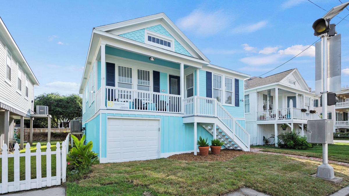 Galveston House | Island Pride Coastal Cottage - 2 King Beds on the East End!