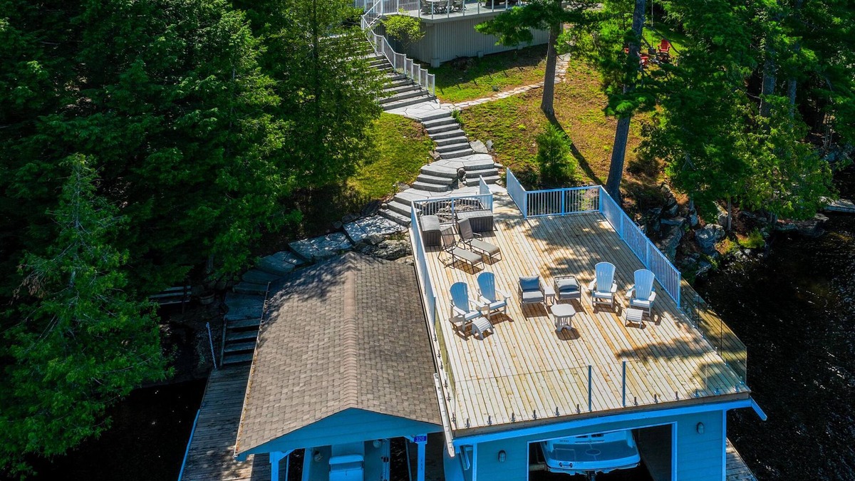 Bracebridge Cottage | Island Property on Lake Muskoka! 4brdm, 3 bath! Best Internet! SUP, Kayak