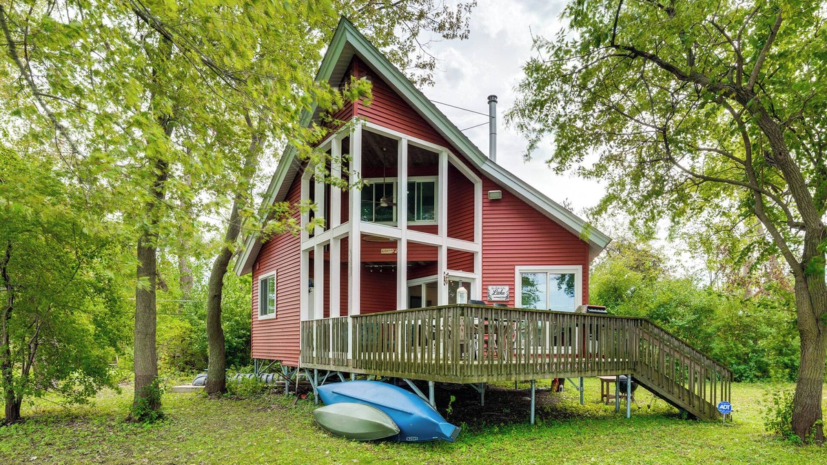 Fox Lake Cabin | Island Retreat on Pistakee Lake: Deck & Gas Grill!