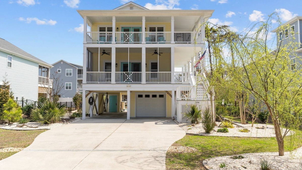 Long Beach House | Island Retreat & Pool- Immaculate 3-bedroom Beach house - Oak Island