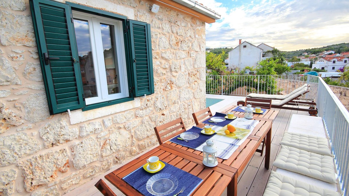 Sutivan House | Island stonehouse villa on the Adriatic