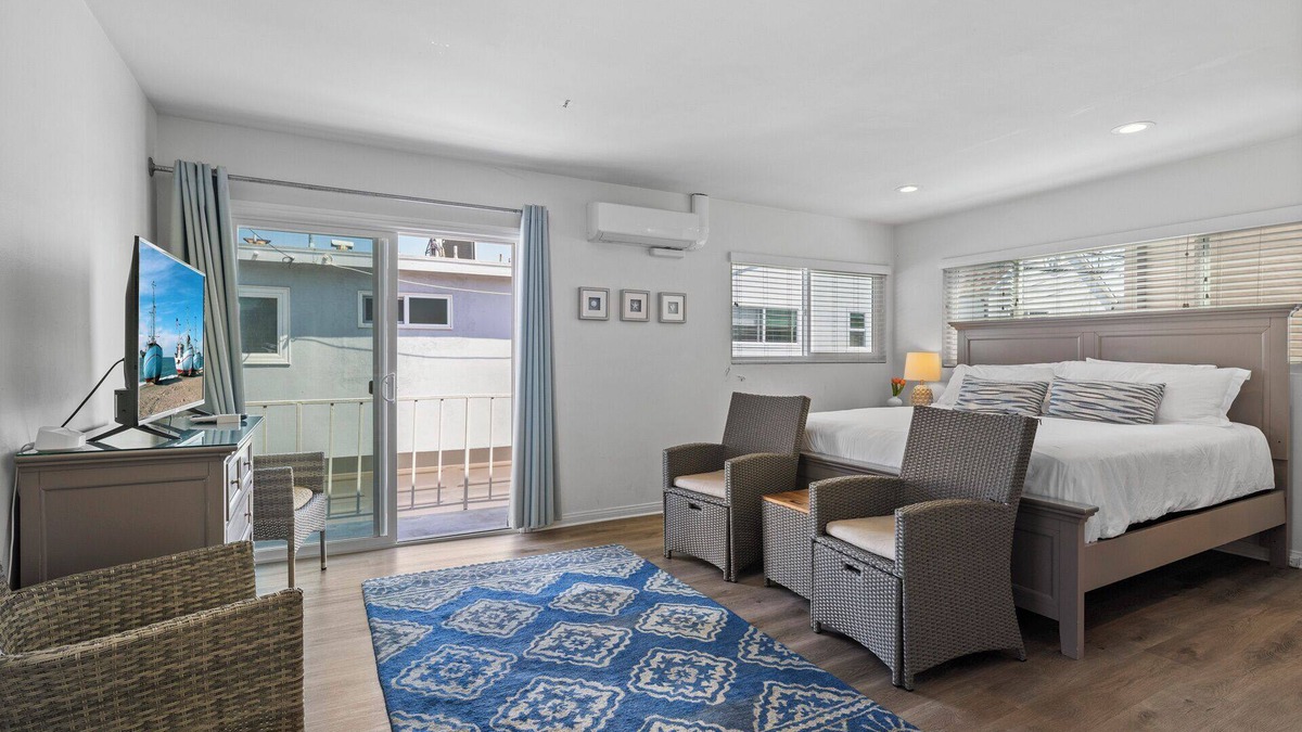 Balboa Peninsula Apartment | Island Suite - Amazing location by Balboa Ferry and Beaches with New A/C