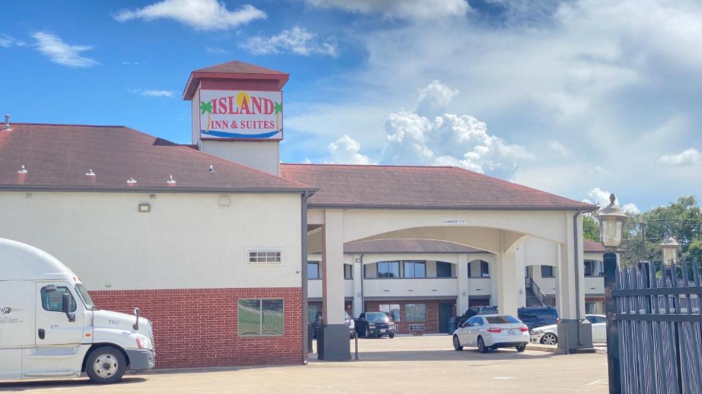 Bay City Hotel | Island Suites Bay City