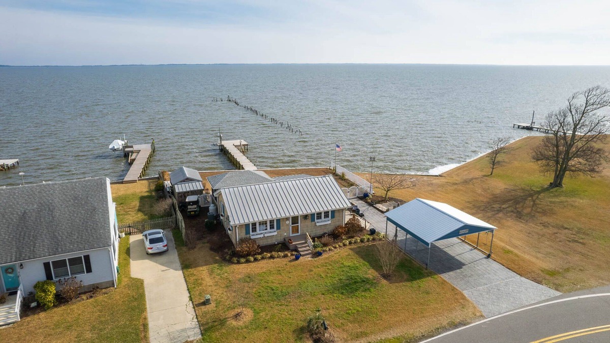 Coinjock House | Island Time 2 Bedroom in Coinjock K9407