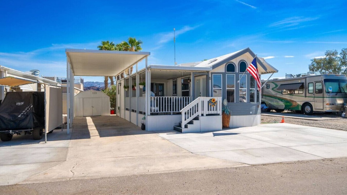Lake Havasu City Cottage | Island Time Tiny Home for6