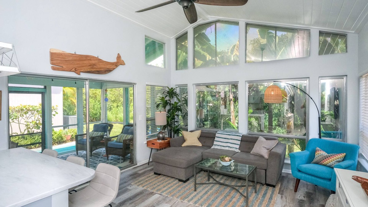 Jensen Beach House | Island Time-Walk to the beach-Intercoastal home in tropical paradise!