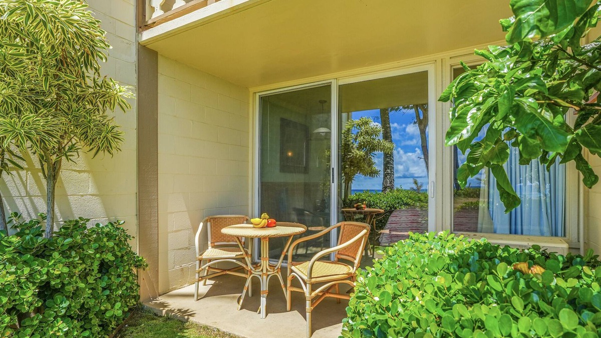 Wailua Apartment | Islander on the Beach 152 Direct Oceanfront Studio