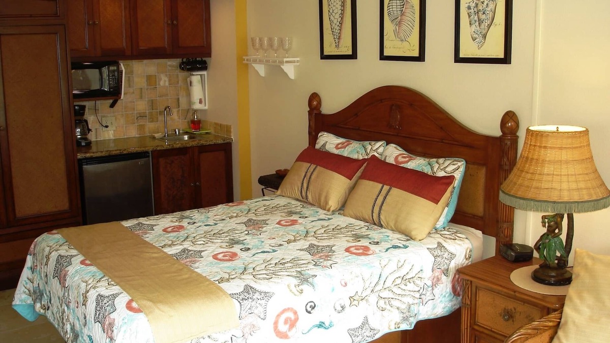 Wailua Apartment | Islander On The Beach - Oceanfront Resort/Oceanview Unit 244