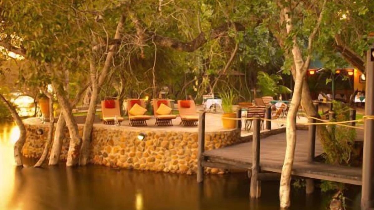 Komanyana Hotel | Islands of Siankaba