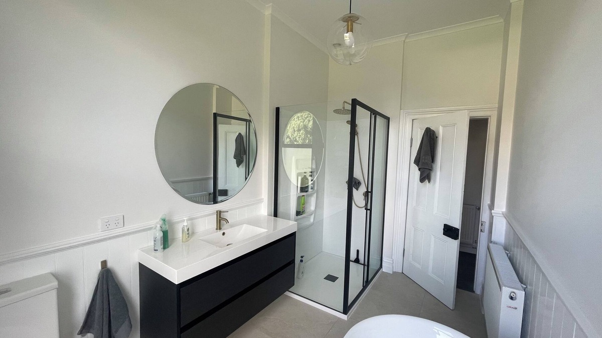 Lawrence Villa | Islay House - stylish villa in historic Lawrence -