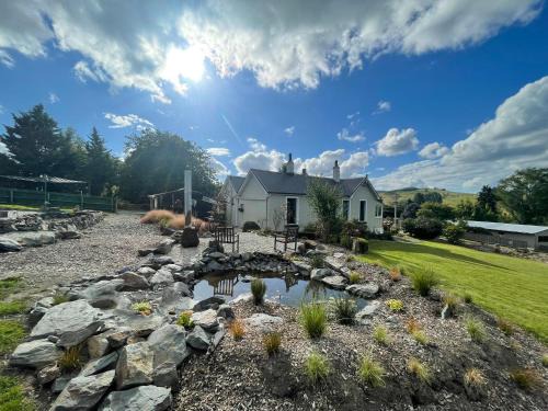 Lawrence Villa | Islay House - stylish villa in historic Lawrence