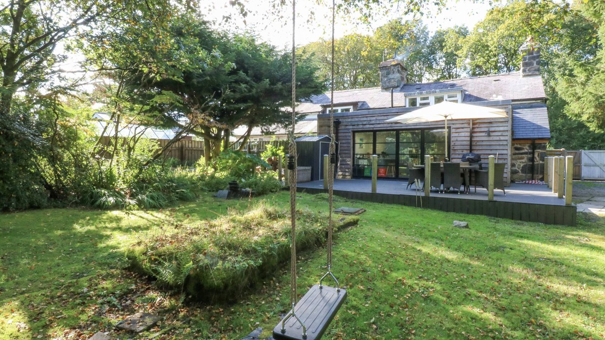 Llanuwchllyn House | ISLWYN, pet friendly, with open fire in Bala