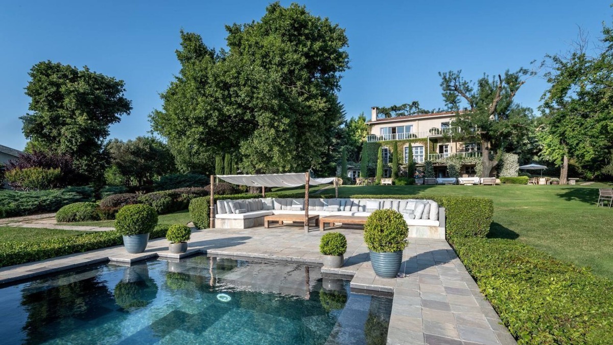 Uskudar Villa | Istanbul's Highest Hill, 22,0000m2 Garden, 5 Staff
