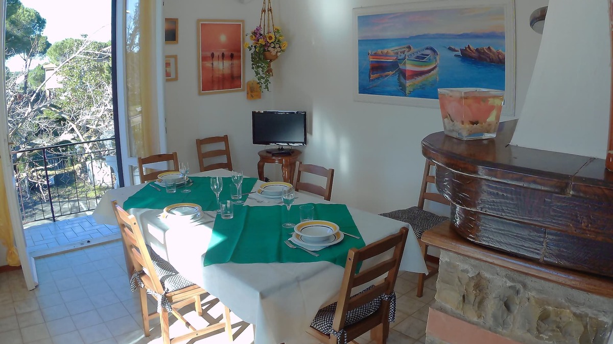 Marina di Castagneto Carducci Apartment | Comfortable apartment with garden 1km from the sea.