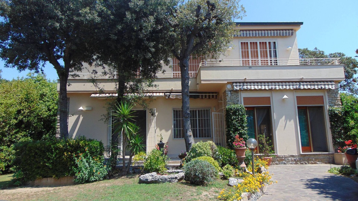 Tirrenia Villa | Summer sun and breeze, winter fireplace and blankets A retreat for every season