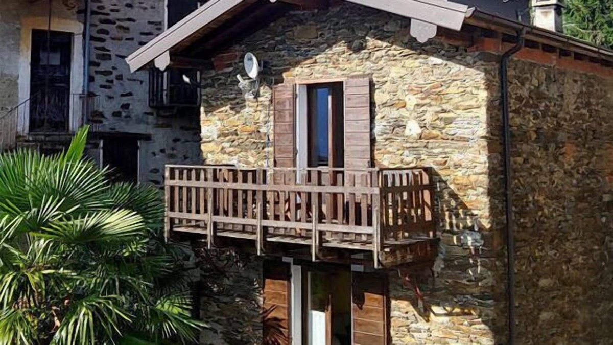 Calozzo House | Casa Sant"Anna Comfortable holiday residence