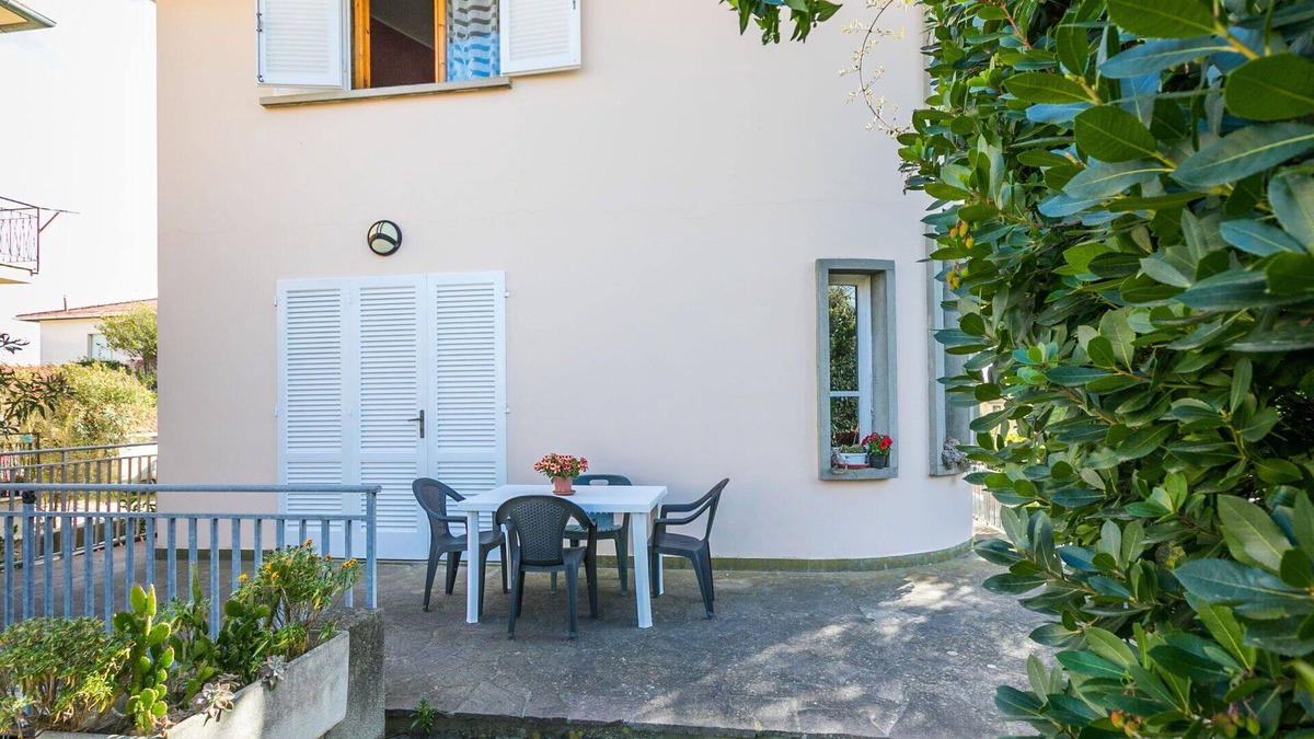 Rosignano Solvay Apartment | Lovely apartment for 2 people with WIFI, TV, terrace and pets allowed