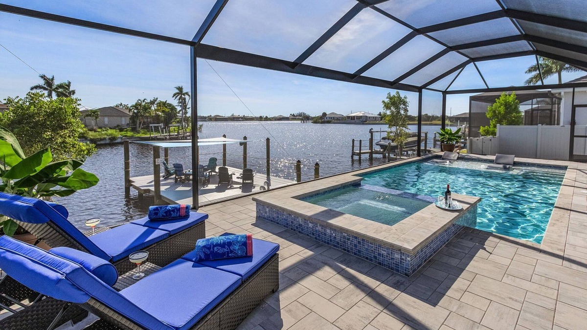 Burnt Store House | It's a GOLD RUSH! Paddleboard, Kayak, Saltwater Pool & Spa - Villa Sea'n Coastal View - Roelens