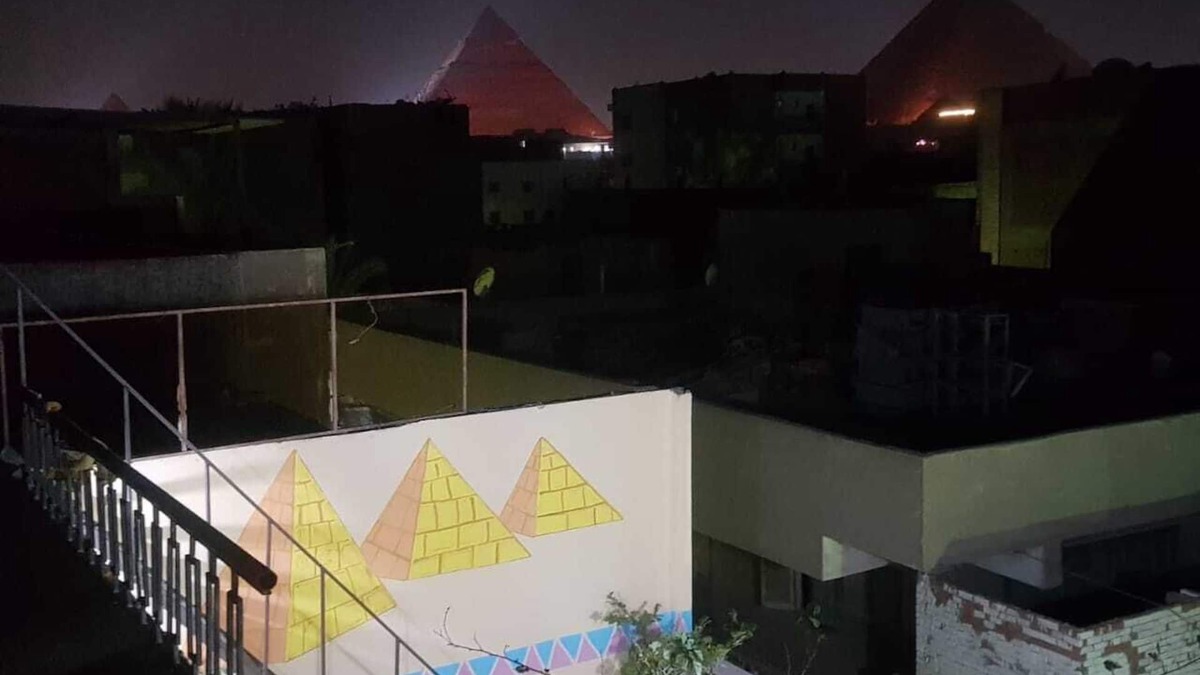 Giza House | It's a house .it has aquit roof with a view of pyramids