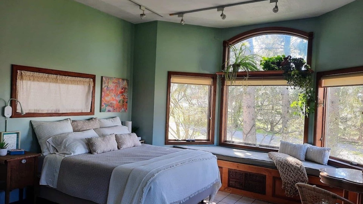 Interlaken Apartment | It's Here! A Restful Experience.FLX Wine Trails Garden Studio + Deck + BBQ