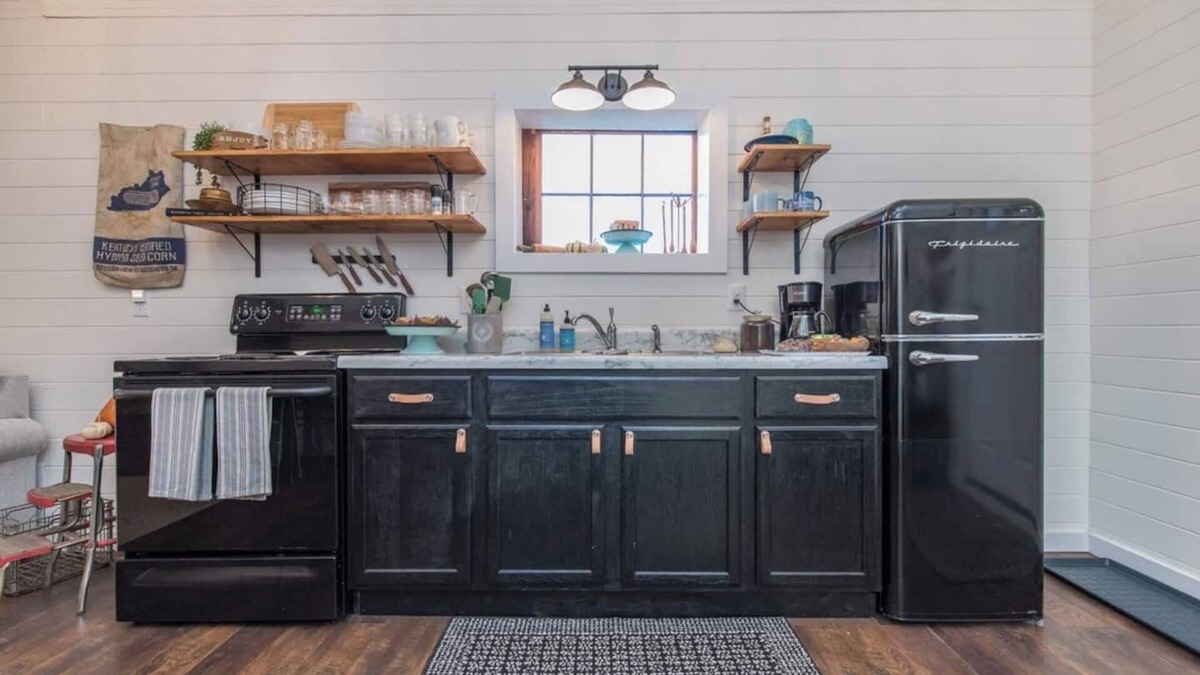 Harrodsburg House | It's rare to find a place that's both historic & one-of-a-kind