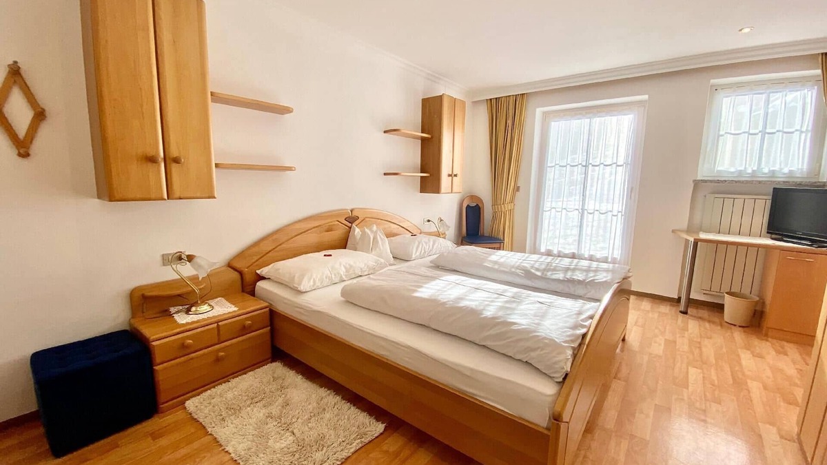 Bulla Apartment | Holiday apartment Sankt Ulrich (Ortisei di Val Gardena) for 1 - 3 persons with 1 bedroom - Holiday a