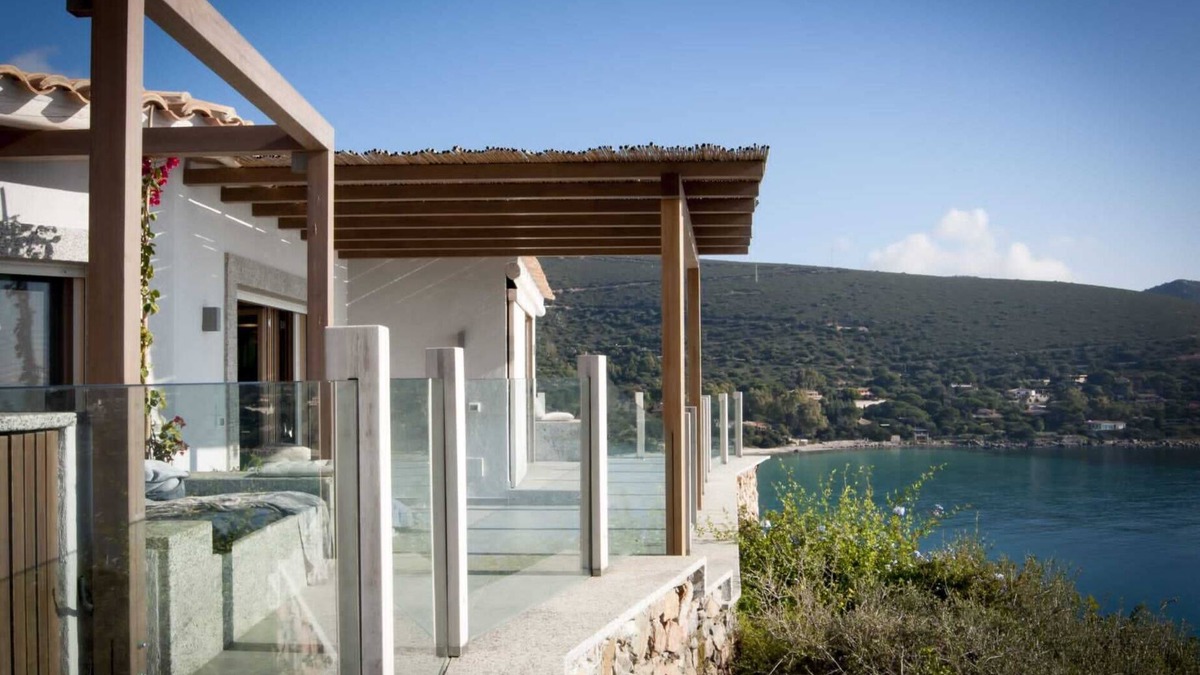 Torre delle Stelle Villa | Villa On The Rocks BELOCATIONS